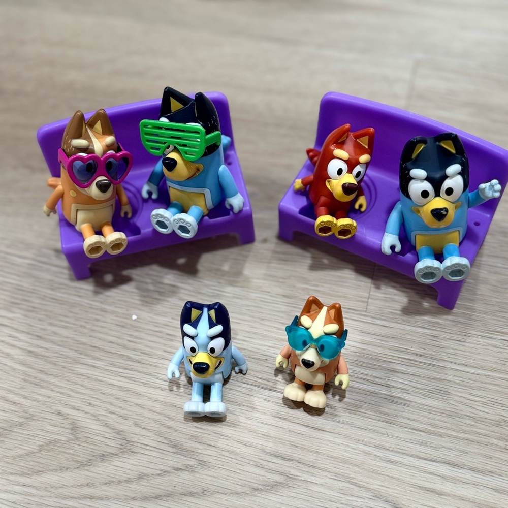 Bluey Action Figures Playset with Purple Seats